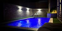 Iluminaci&oacute;n piscina Casa Antonia-La Plaza